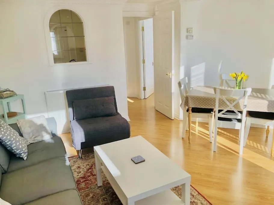 아파트 Marina Waves Apartment- Brighton, Free Parking, Patio, Ground-Floor Holiday Home, Sleeps 3 영국