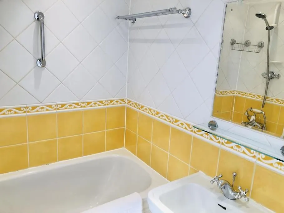 아파트 Marina Waves Apartment- Brighton, Free Parking, Patio, Ground-Floor Holiday Home, Sleeps 3