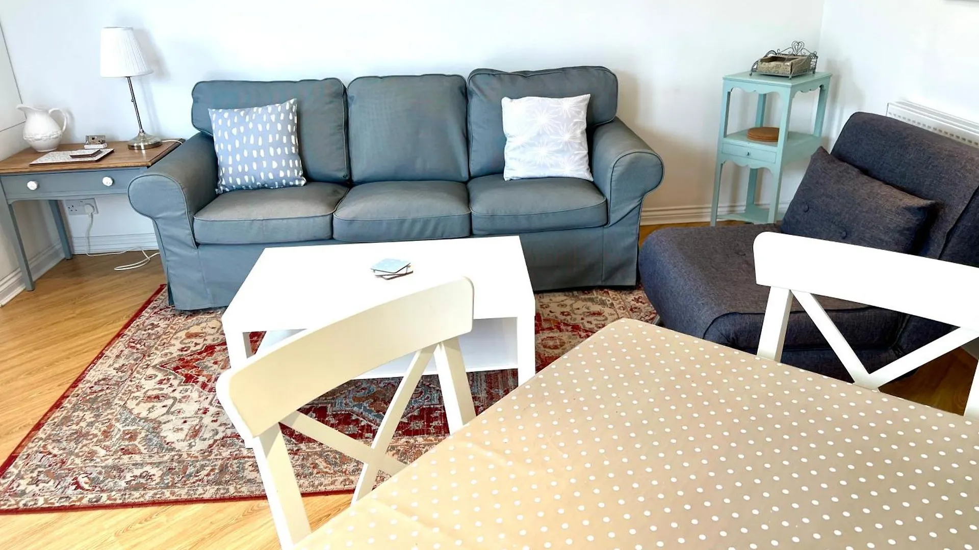 Marina Waves Apartment- Brighton, Free Parking, Patio, Ground-Floor Holiday Home, Sleeps 3 아파트