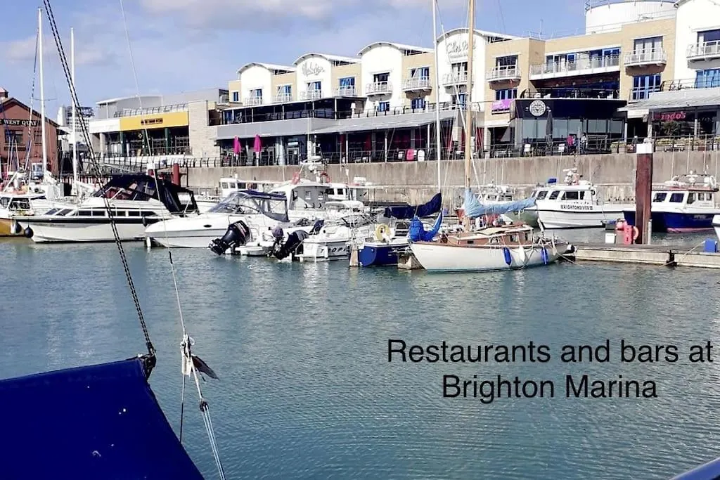 Marina Waves Apartment- Brighton, Free Parking, Patio, Ground-Floor Holiday Home, Sleeps 3 公寓 布赖顿