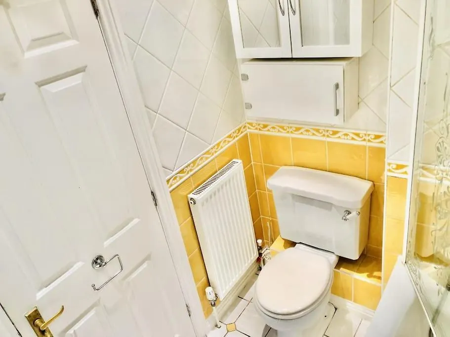 Marina Waves Apartment- Brighton, Free Parking, Patio, Ground-Floor Holiday Home, Sleeps 3 布赖顿