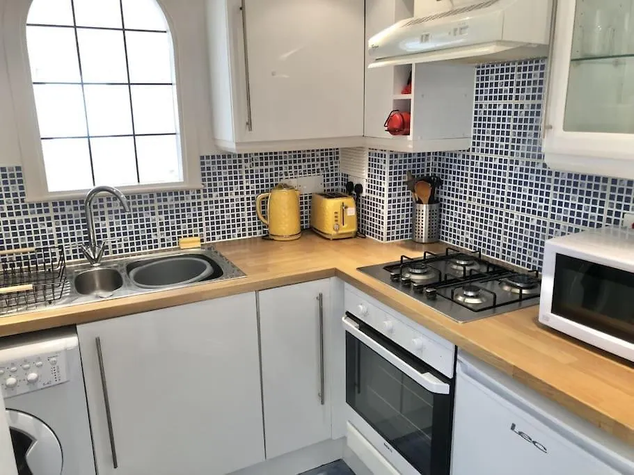 公寓 Marina Waves Apartment- Brighton, Free Parking, Patio, Ground-Floor Holiday Home, Sleeps 3