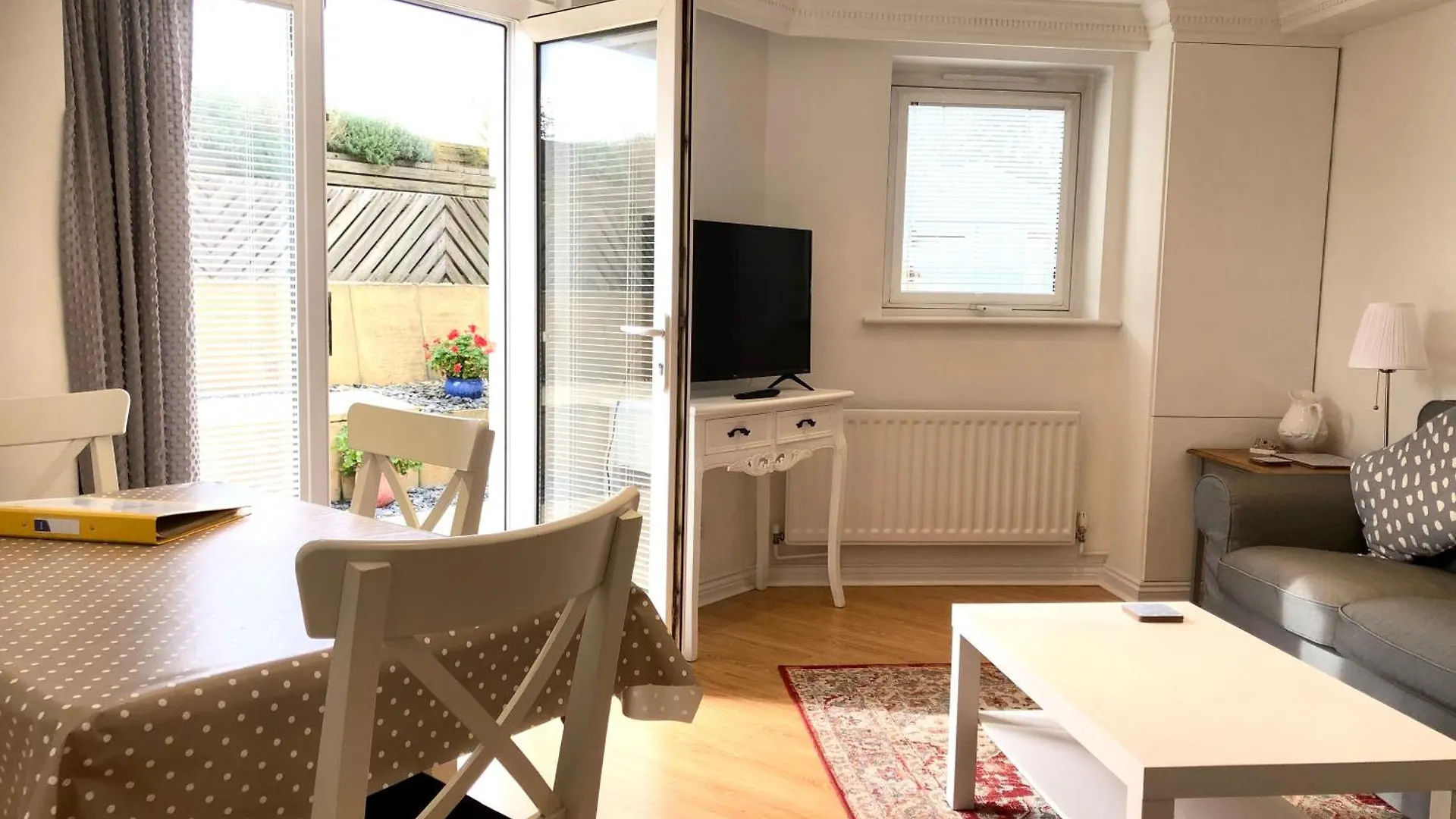 Marina Waves Apartment- Brighton, Free Parking, Patio, Ground-Floor Holiday Home, Sleeps 3 0*, 布赖顿 英国